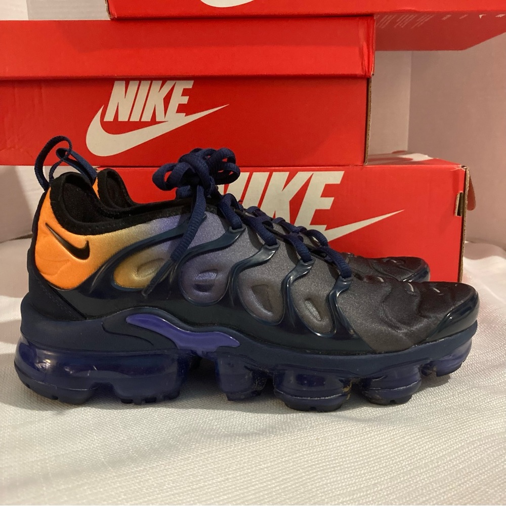 Nike Air Vapormax Plus, Women’s size 6, Released October 2018, No Damages, EUC